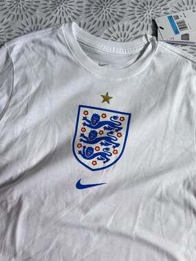 Nike England National Team Crest Men's Soccer T-Shirt White Mens M